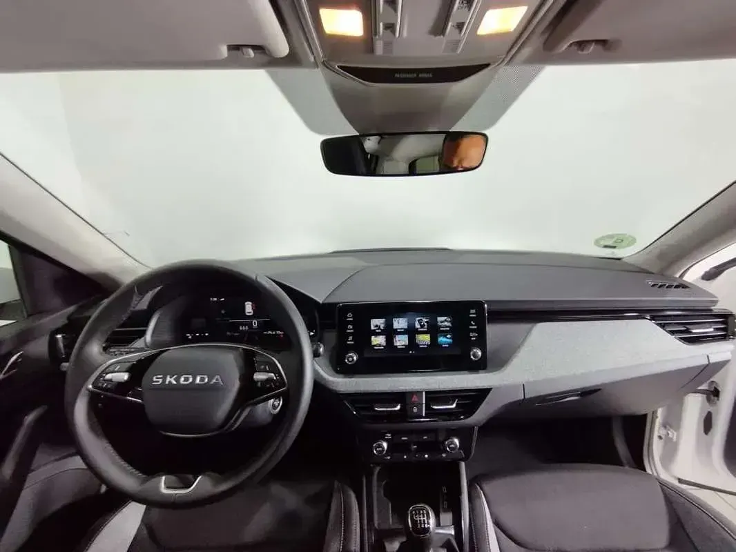 Usado Skoda Kamiq Selection 116 CV (85 kW) 2025 Blanco SUV