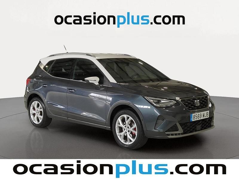 Usado Seat Arona FR 150 CV (110 kW) 2023 Gris / plata SUV