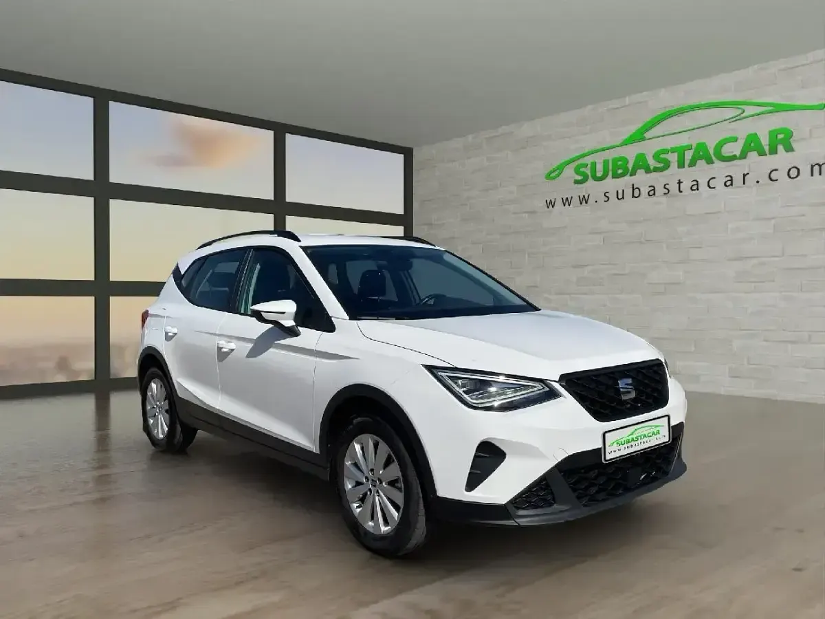 Usado Seat Arona 110 CV (80 kW) 2023 Blanco SUV