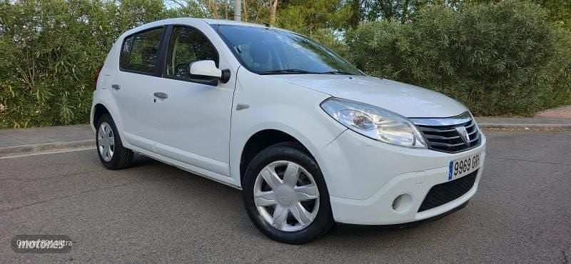 Usado Dacia Sandero 70 CV (51 kW) 2010 Blanco