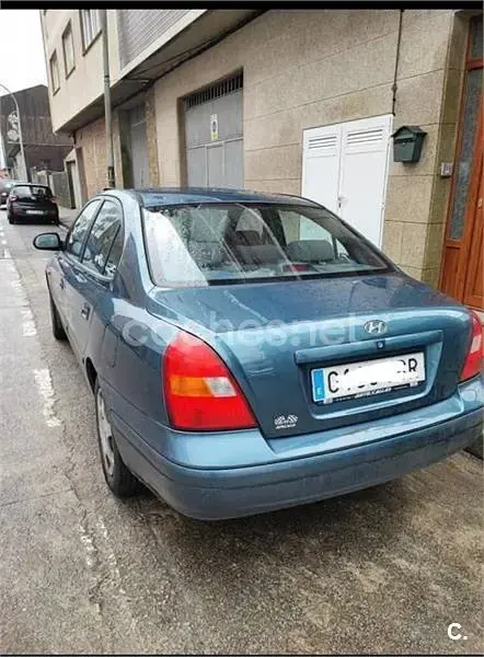 Usado Hyundai Elantra GLS 112 CV (82 kW) 2002 Verde Berlina
