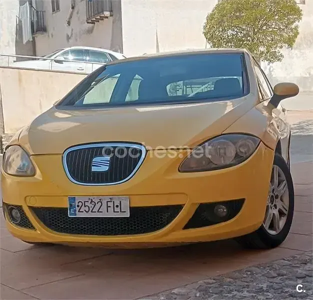 Usado Seat Leon Sport 105 CV (77 kW) 2007 Amarillo Utilitario