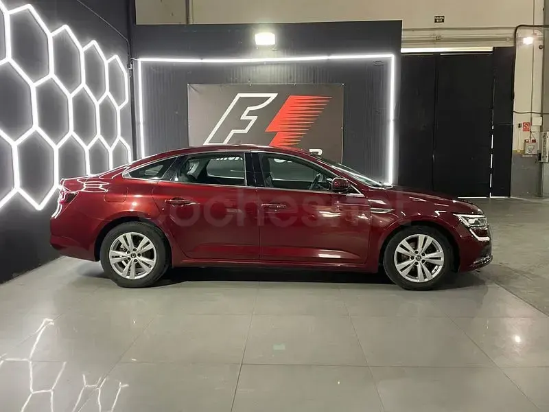 Usado Renault Talisman Zen 131 CV (96 kW) 2018 Rojo Berlina