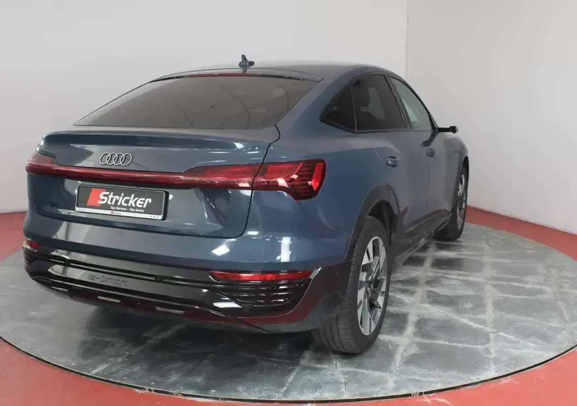 Usado Audi Q8 e-tron Advanced 300 kW (408 CV) 2023 Azul SUV