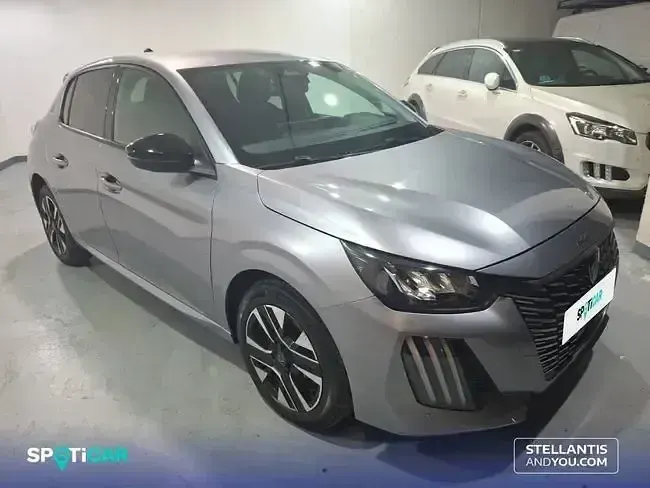 Usado Peugeot 208 Allure 110 CV (80 kW) 2025 Gris Utilitario