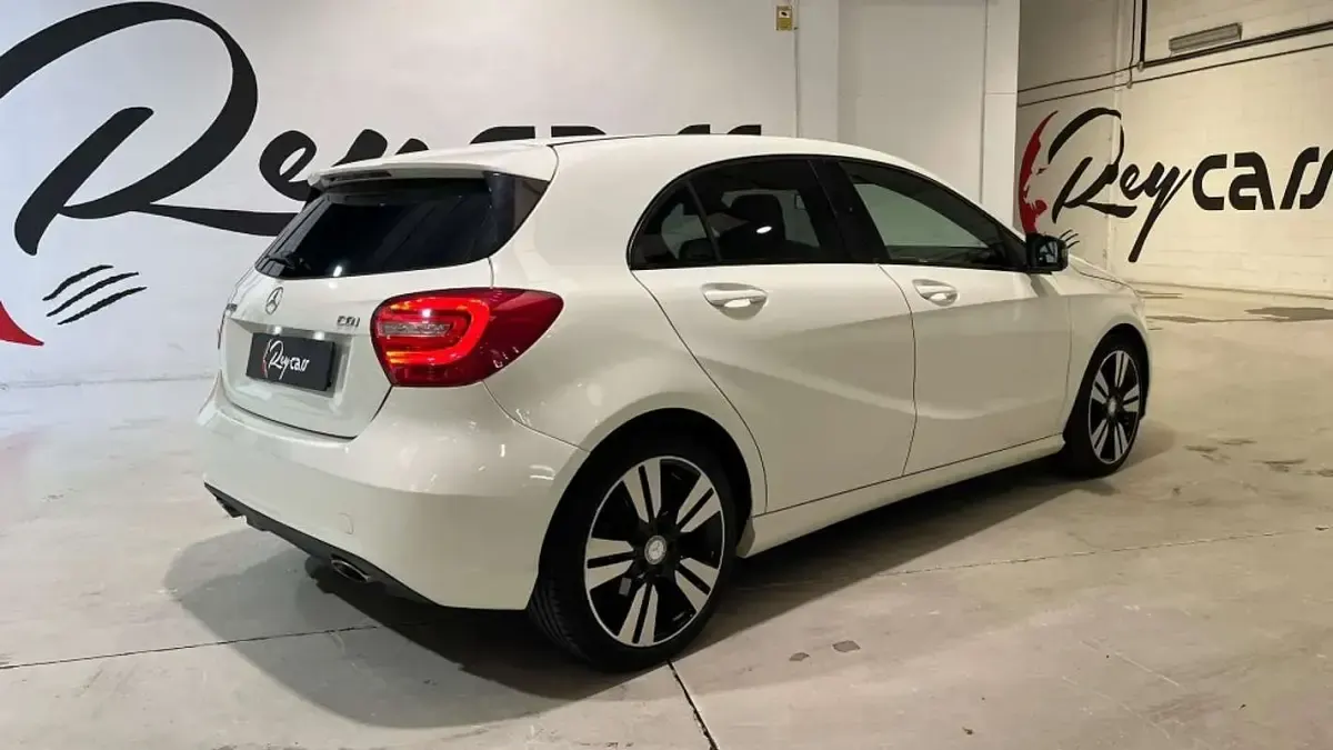Usado Mercedes A200 AMG line 136 CV (100 kW) 2014 Blanco Utilitario