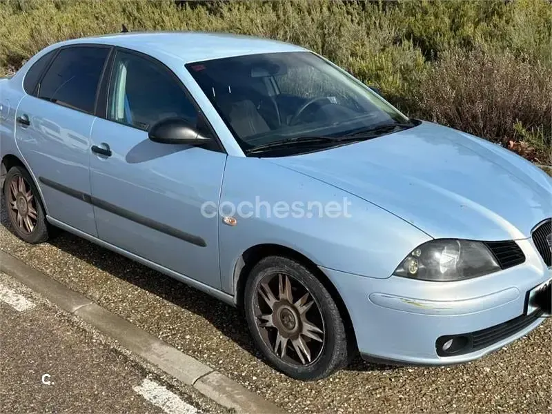 Usado Seat Cordoba 100 CV (73 kW) 2004 Azul Berlina