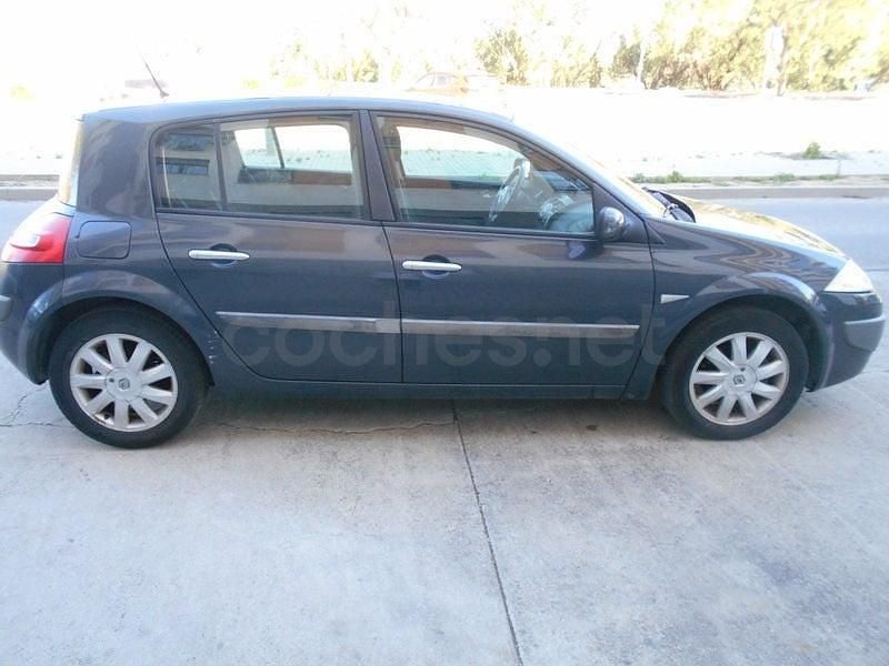 Usado Renault Mégane II Dynamique 105 CV (77 kW) 2008 Negro Berlina