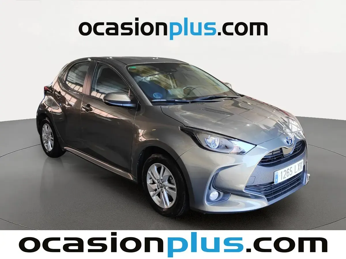 Usado Toyota Yaris Active 116 CV (85 kW) 2022 Gris Utilitario