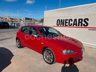 Rojo Usado 2008 Alfa Romeo 147 Progression Utilitario | 4995 € (Precio justo) - Imagen 1/4