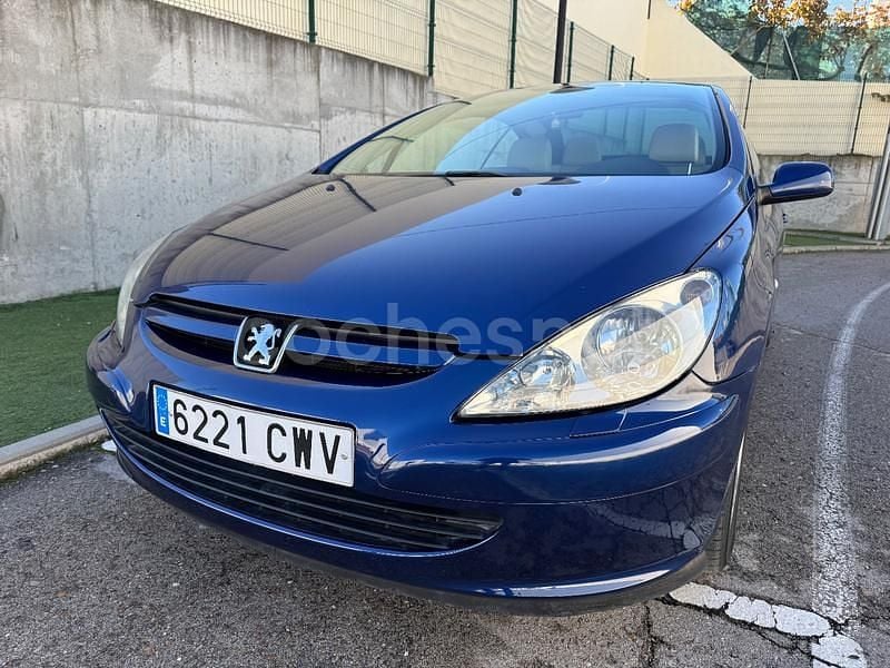 Usado Peugeot 307 CC 143 CV (105 kW) 2004 Azul Descapotable