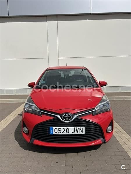 Usado Toyota Yaris Active 69 CV (50 kW) 2016 Rojo Berlina