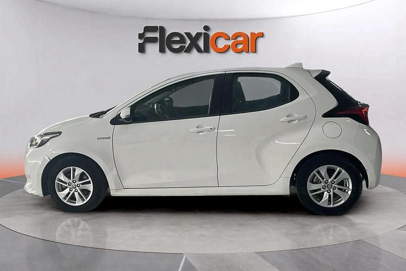 Usado Toyota Yaris Hybrid Active 116 CV (85 kW) 2021 Blanco Utilitario