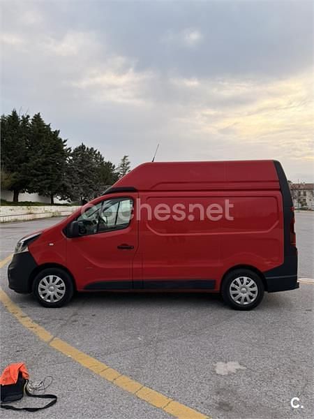 Usado Opel Vivaro 120 CV (88 kW) 2018 Rojo Monovolumen