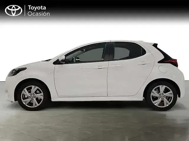 Usado Toyota Yaris Hybrid Active 116 CV (85 kW) 2025 Blanco Berlina