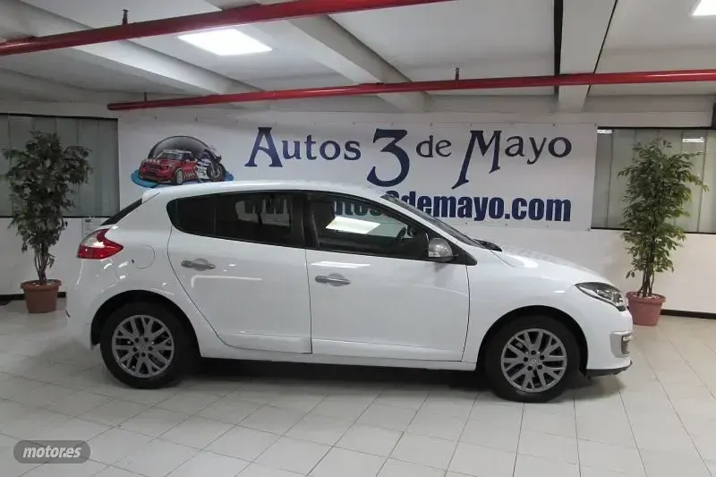 Usado Renault Mégane III 115 CV (84 kW) 2014 Blanco Berlina