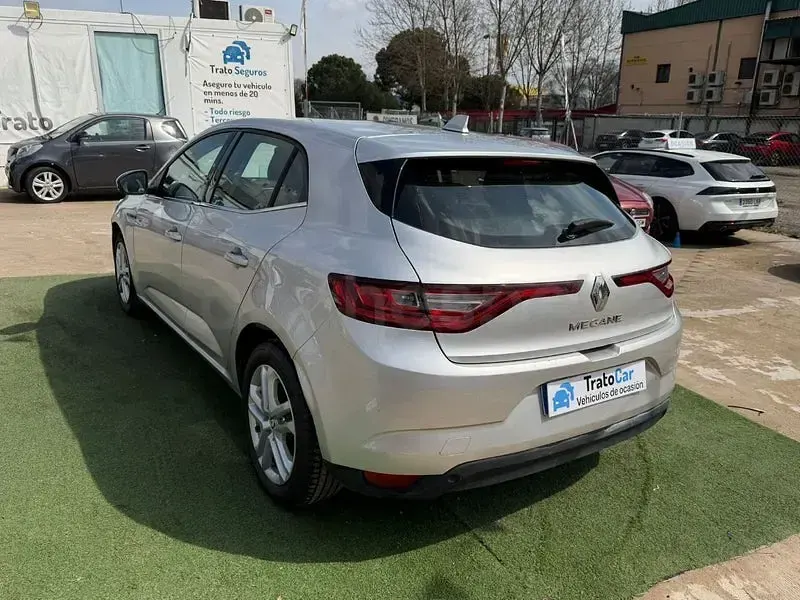 Usado Renault Mégane IV Bose Edition 110 CV (80 kW) 2017 Gris / plata Berlina