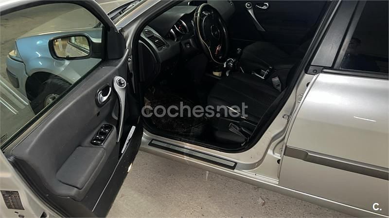 Usado Renault Mégane Bose Edition 130 CV (95 kW) 2010 Gris / plata Berlina