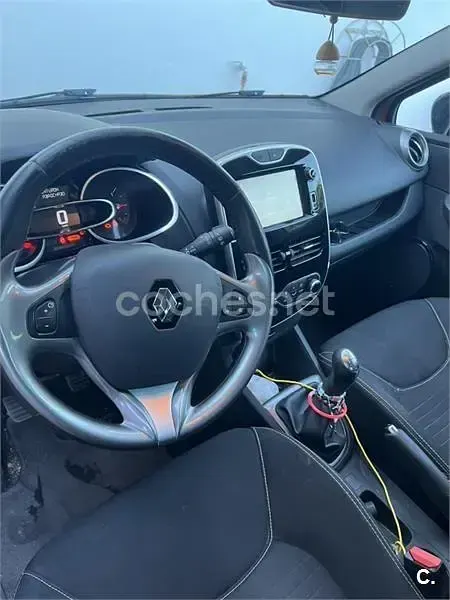 Usado Renault Clio IV Dynamique 90 CV (66 kW) 2016 Rojo Berlina