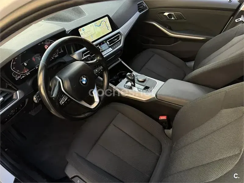Usado BMW 318 Comfort Edition 150 CV (110 kW) 2021 Blanco Familiar