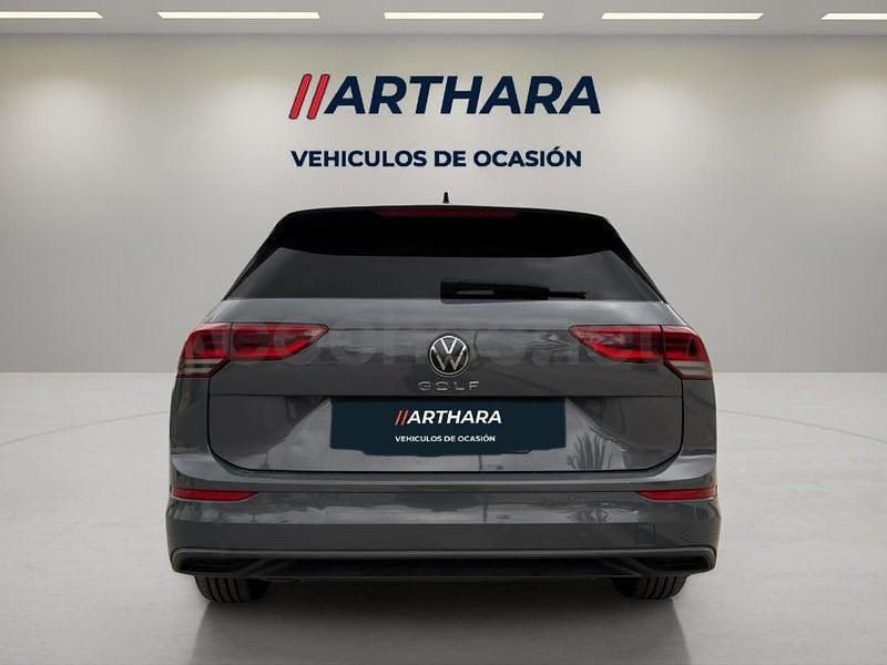 Usado VW Golf VIII Life 115 CV (84 kW) 2021 Gris / plata Familiar