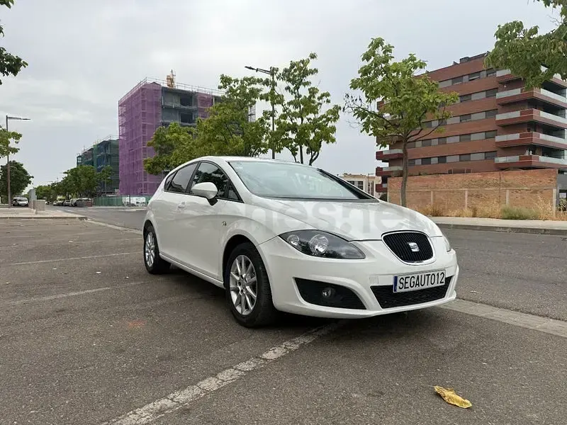 Usado Seat Leon Style 105 CV (77 kW) 2011 Blanco Utilitario