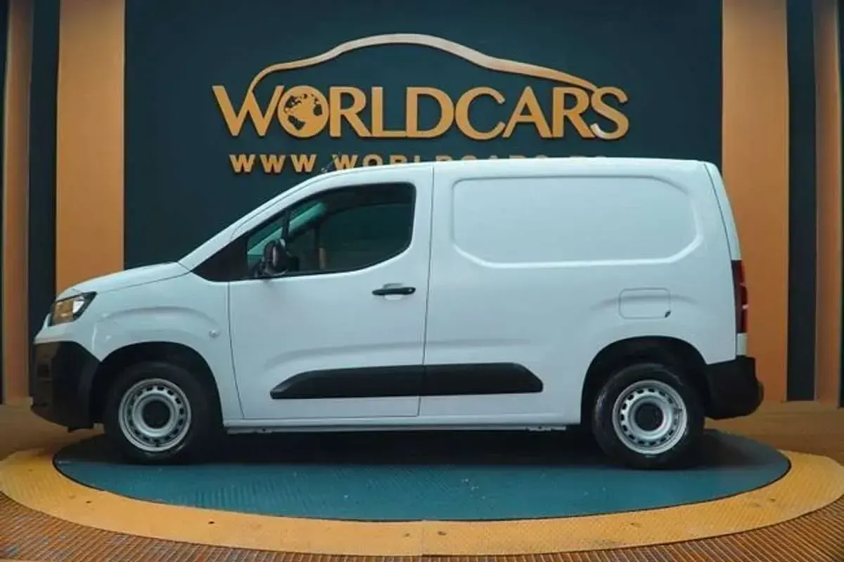 Usado Fiat Doblò 102 CV (75 kW) 2023 Blanco Monovolumen