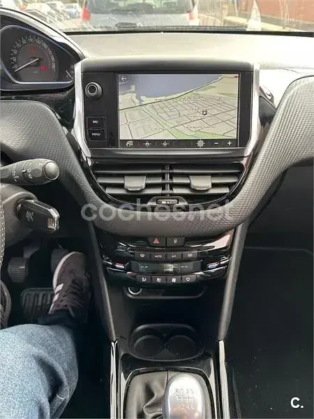 Usado Peugeot 2008 Crossway 120 CV (88 kW) 2018 Blanco SUV