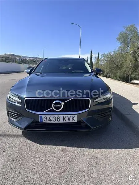 Usado Volvo V60 Momentum 190 CV (139 kW) 2019 Azul Familiar