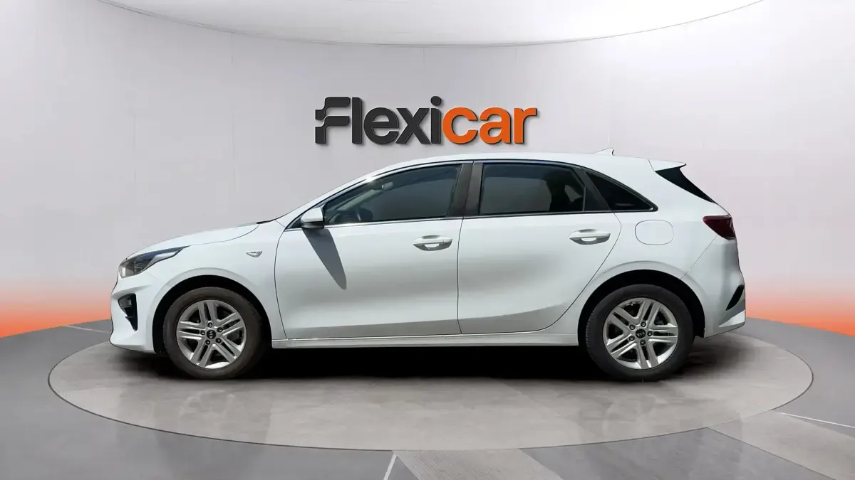 Usado Kia Ceed 115 CV (84 kW) 2019 Blanco Utilitario