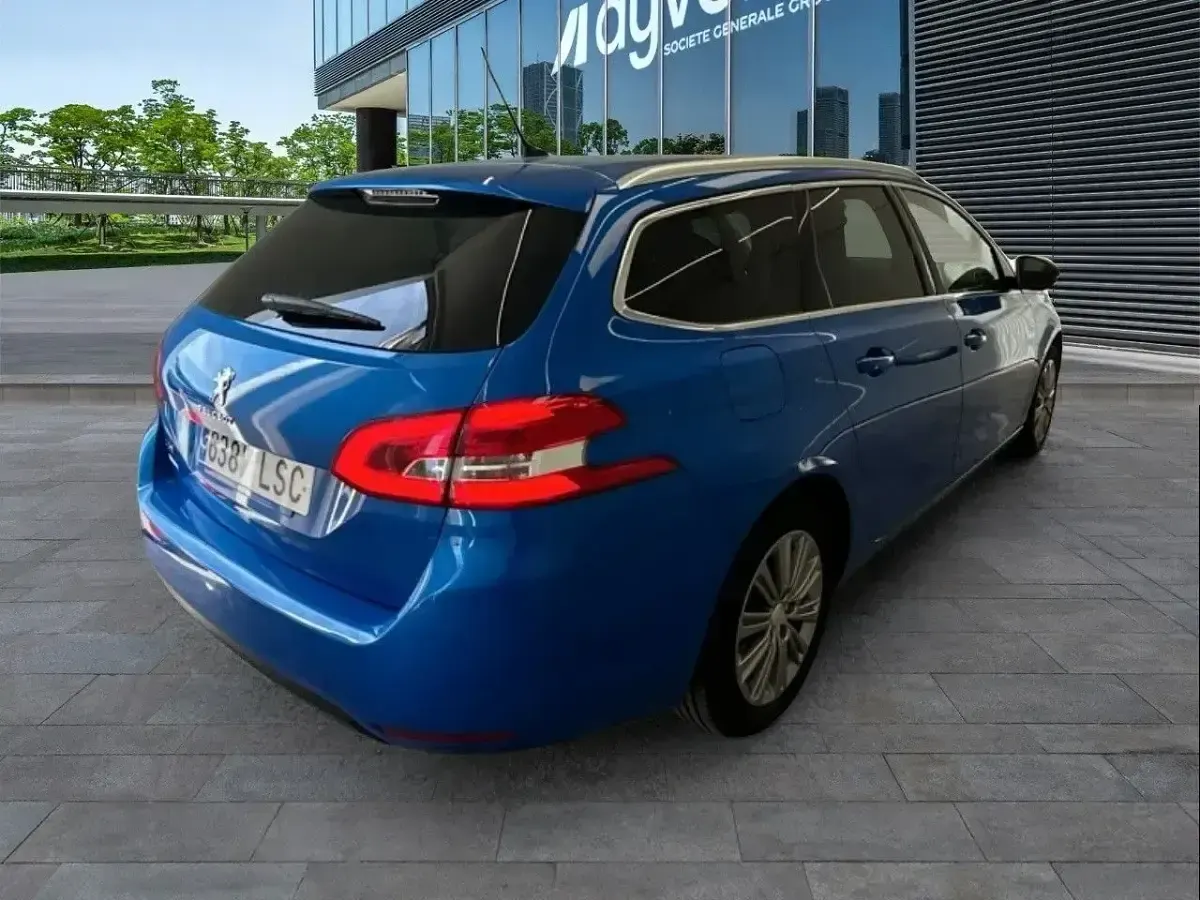 Usado Peugeot 308 Allure 130 CV (95 kW) 2021 Azul Familiar