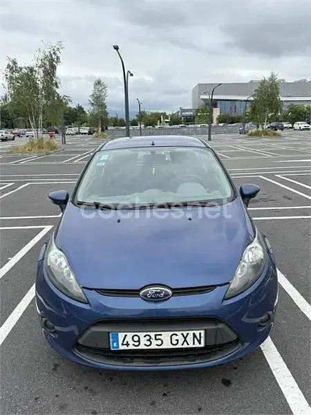 Usado Ford Fiesta Trend 68 CV (50 kW) 2010 Azul Berlina