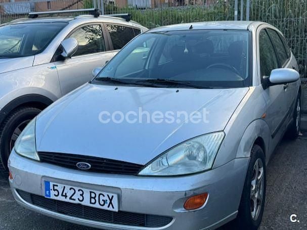 Usado Ford Focus Ambiente 100 CV (73 kW) 2001 Gris / plata Berlina