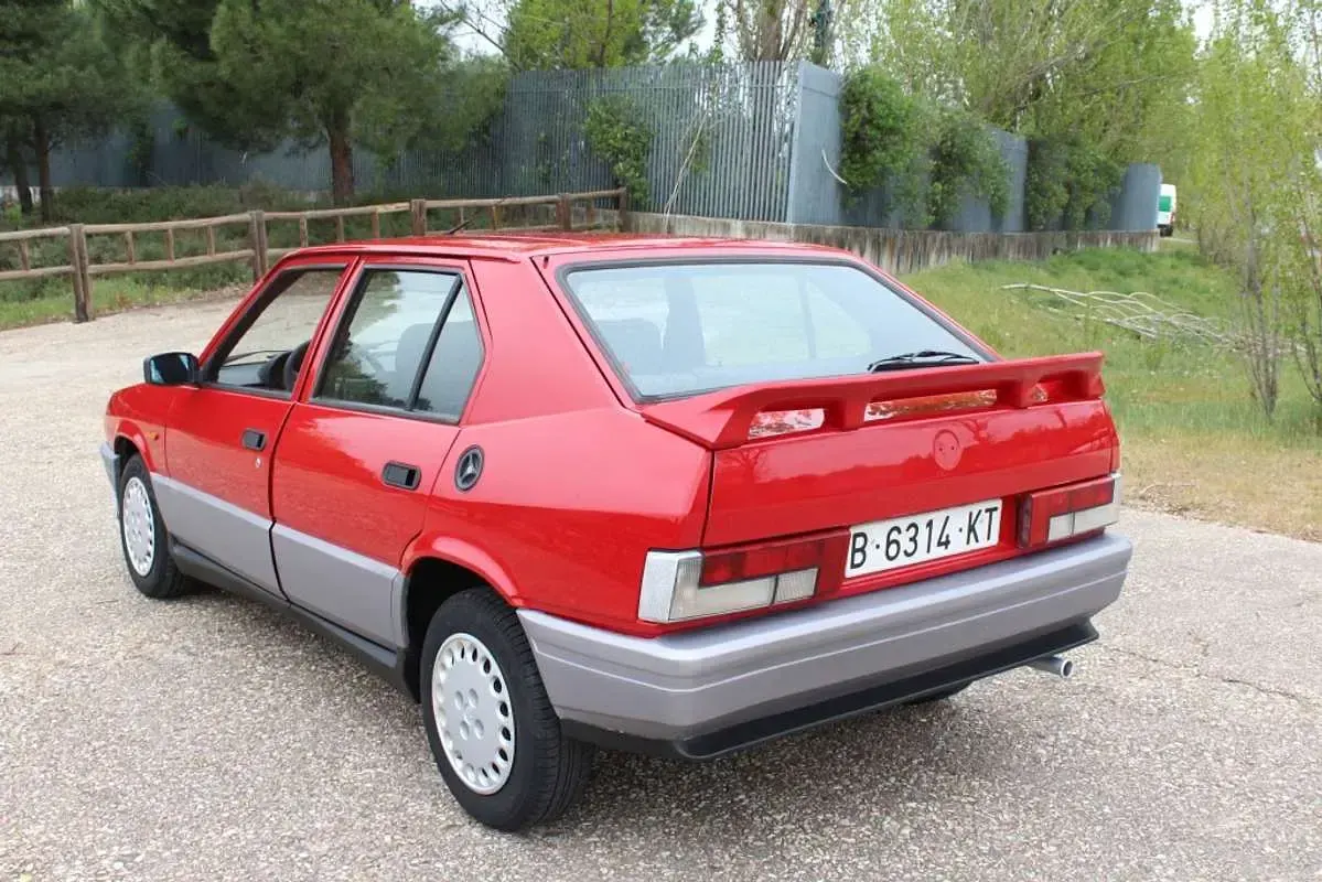 Usado Alfa Romeo 33 86 CV (63 kW) 1989 Rojo Berlina