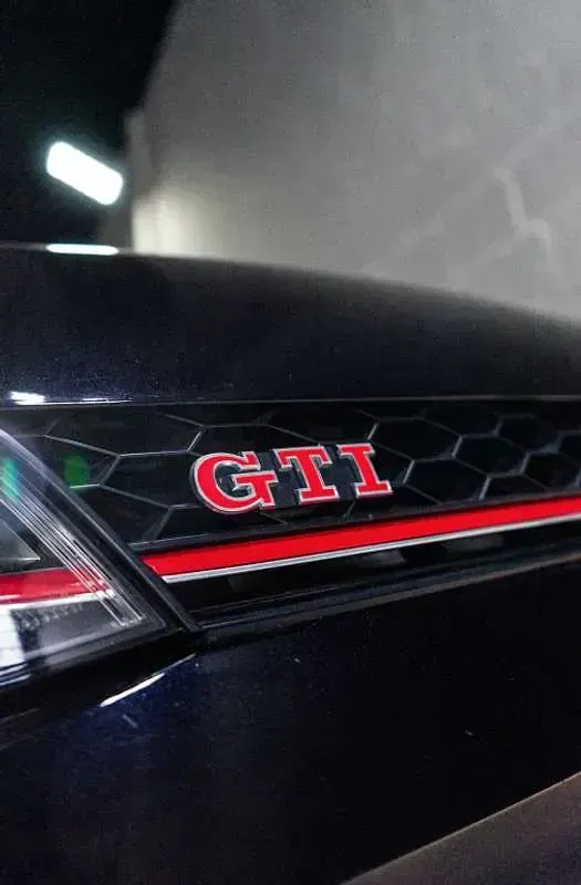 Usado VW Golf VII GTI 230 CV (169 kW) 2016 Negro Utilitario