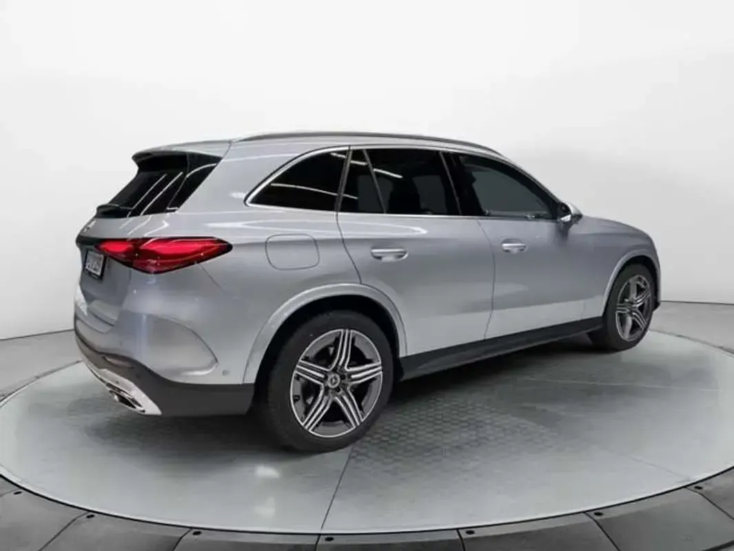 Usado Mercedes GLC43 AMG AMG Line Premium 197 CV (144 kW) 2024 Plateado SUV