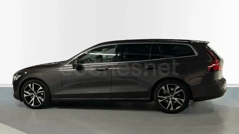 Usado Volvo V60 Core 197 CV (144 kW) 2025 Gris / plata Familiar