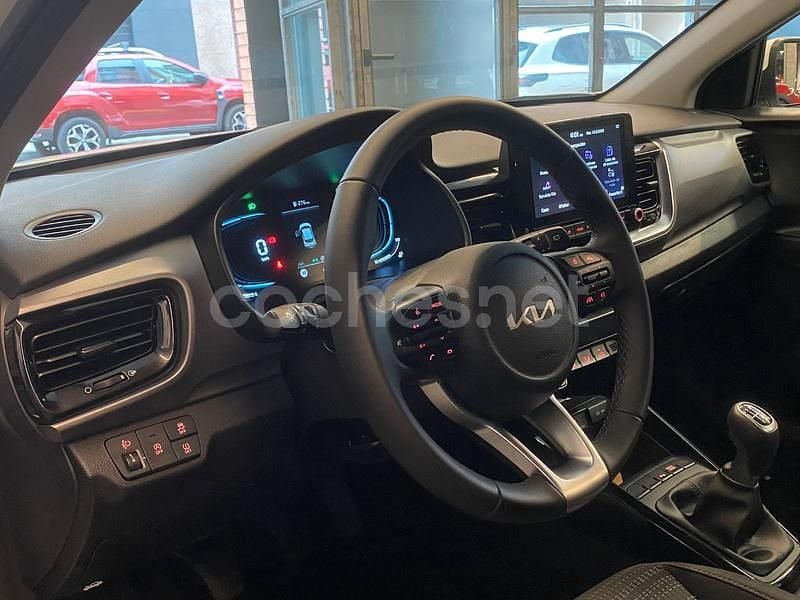 Usado Kia Stonic 100 CV (73 kW) 2024 Blanco SUV