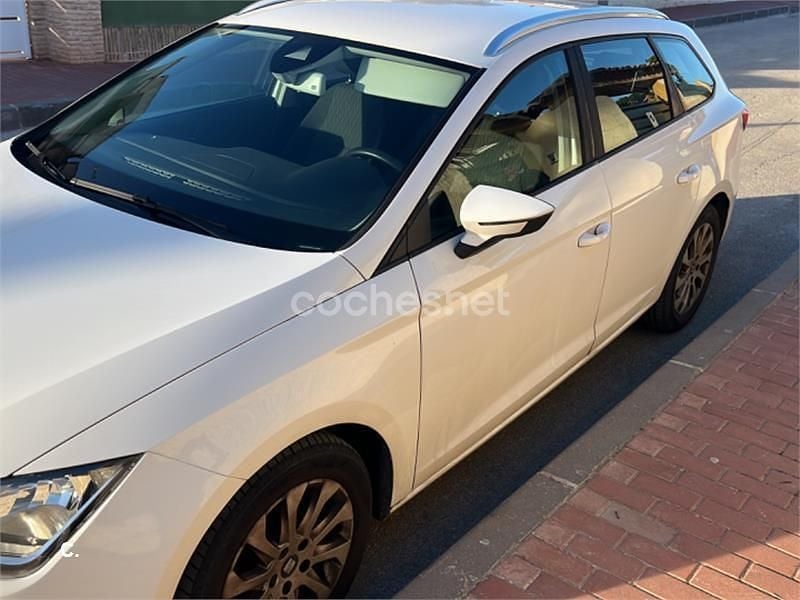Usado Seat Leon 4Drive 105 CV (77 kW) 2015 Blanco Familiar