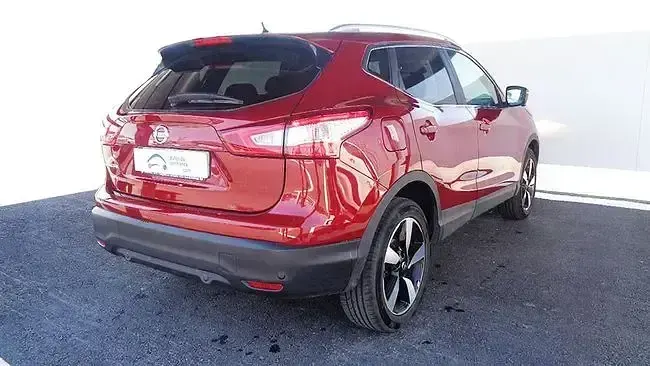Usado Nissan Qashqai N-Connecta 110 CV (80 kW) 2017 Rojo SUV