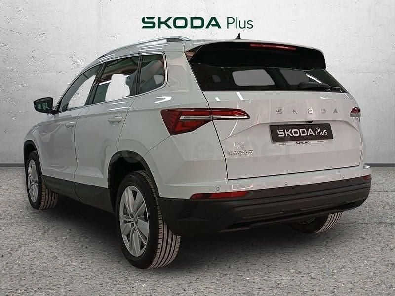 Usado Skoda Karoq Selection 150 CV (110 kW) 2025 Blanco SUV