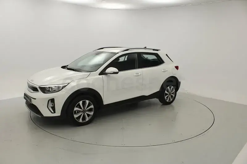 Usado Kia Stonic 100 HP (73 kW) 2025 Branco SUV