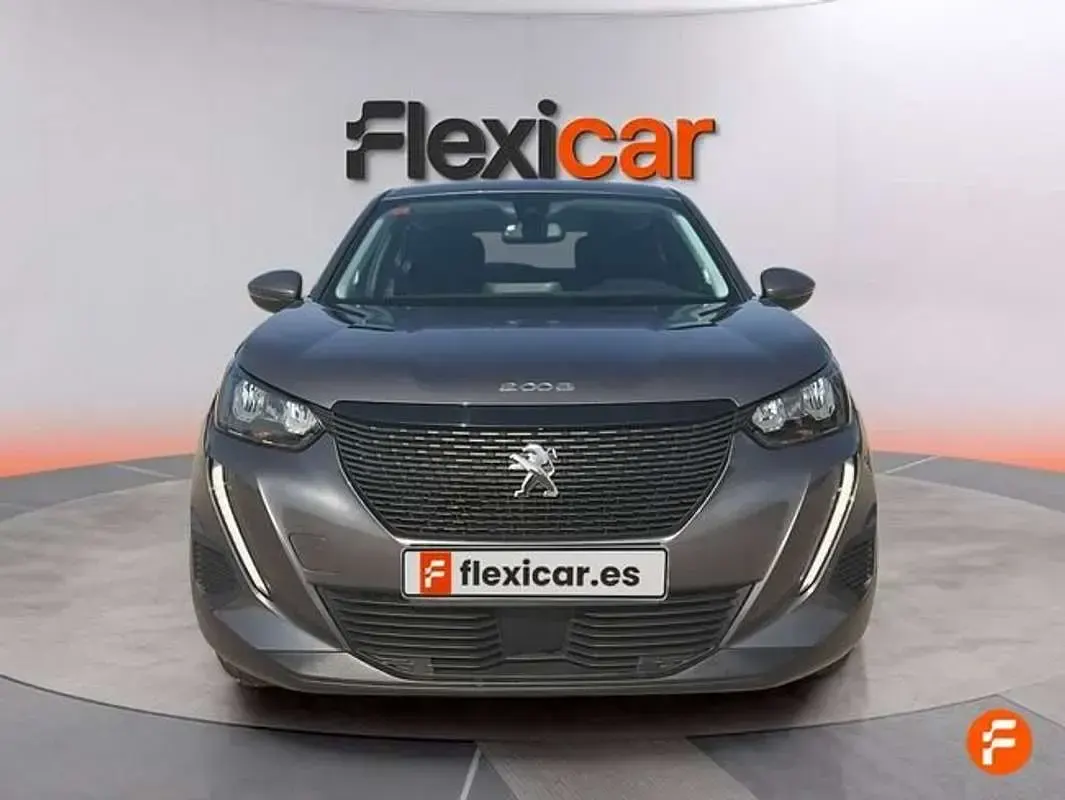 Usado Peugeot 2008 Active 110 CV (80 kW) 2021 Gris SUV