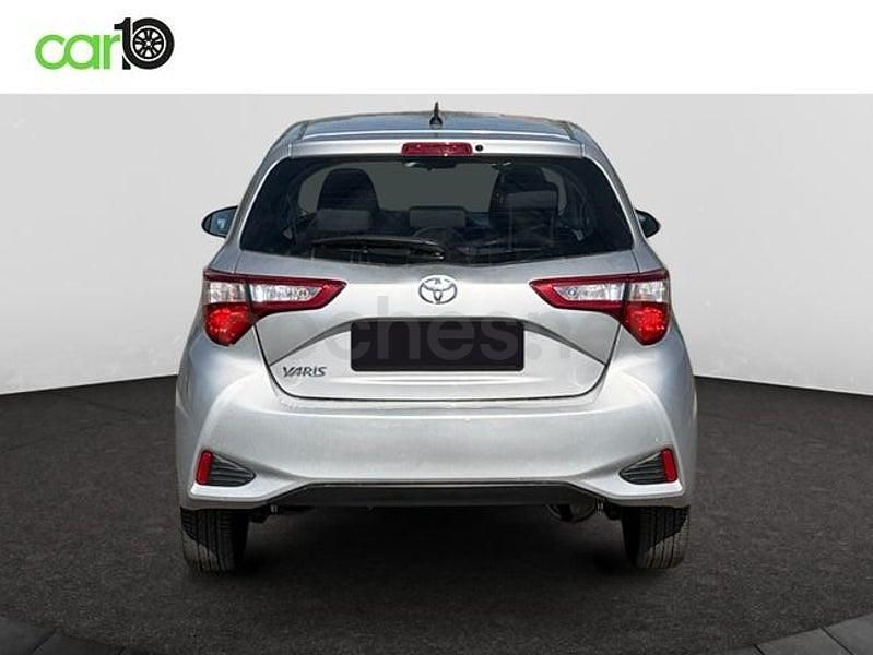Usado Toyota Yaris Active 69 CV (50 kW) 2019 Gris / plata Berlina