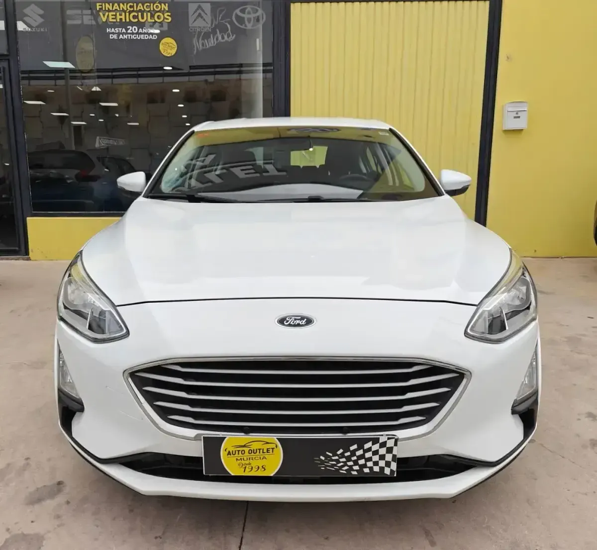 Usado Ford Focus Trend+ 120 CV (88 kW) 2019 Blanco Berlina