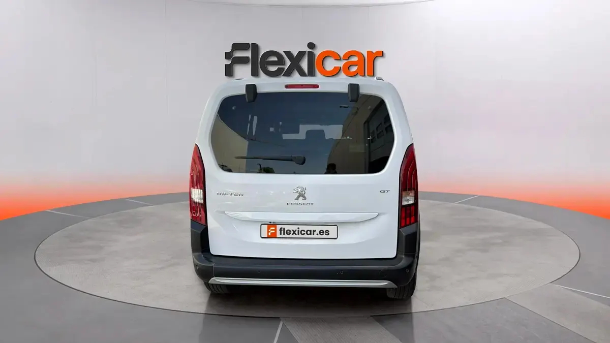 Usado Peugeot Rifter Allure 100 CV (73 kW) 2023 Blanco Monovolumen