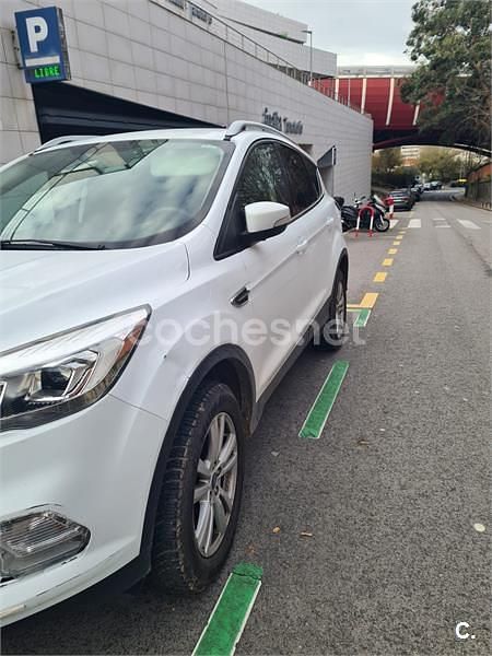 Usado Ford Kuga Trend 120 CV (88 kW) 2019 Blanco SUV