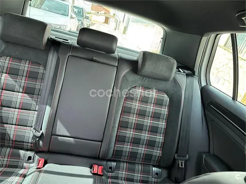 Używany VW Golf VII GTI 230 KM (169 kW) 2016 Biały Sedan/Limuzyna
