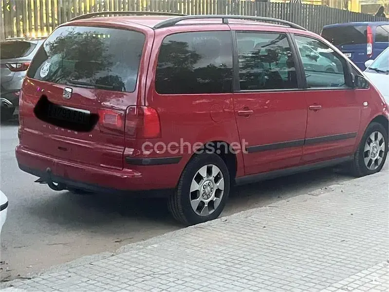 Usado Seat Alhambra Reference 150 CV (110 kW) 2006 Rojo Monovolumen