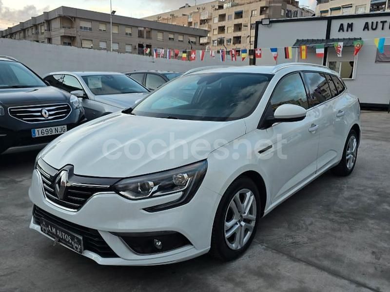 Usado Renault Mégane GrandTour Life 100 CV (73 kW) 2018 Blanco Familiar